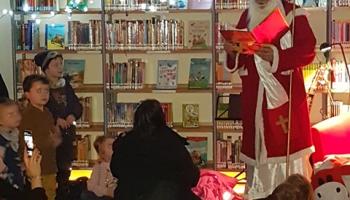 und sein goldenes Buch - hier stehen alle braven Kinder drin