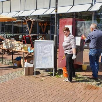 Frühjahrsputz im Sommer- Eine Aktion der Bücherschrankpaten