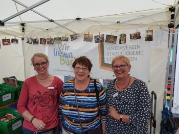 Anja Sommerfeld, Angelika Legrand und Dagmar Pärsch-Roos am Stand des Fördervereins 2019 SF_2019_4.jpg