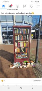 Bücherschrank